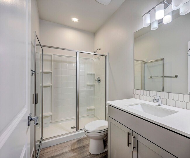 Building Photo - 5 bed 2 bath In Marysville