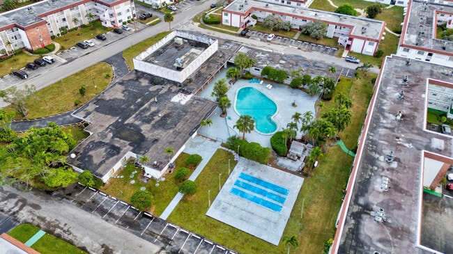 Building Photo - 4310 NW 12th Ct