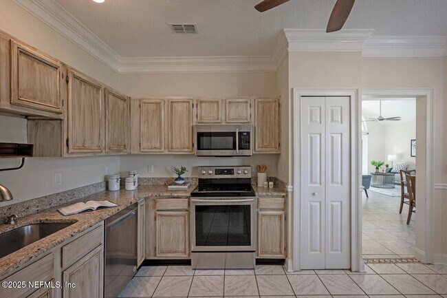 Building Photo - 2958 Lantana Lakes Dr E