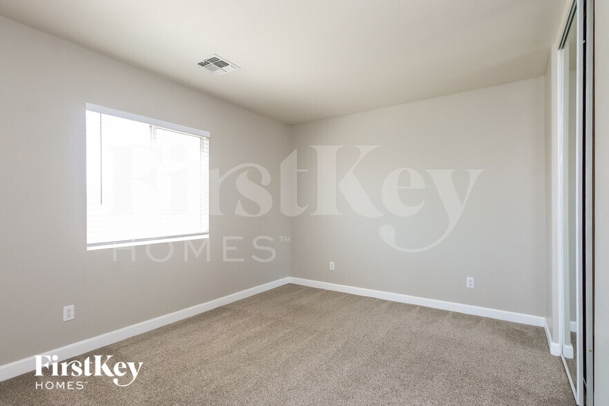 Building Photo - 11623 W Fooks Dr