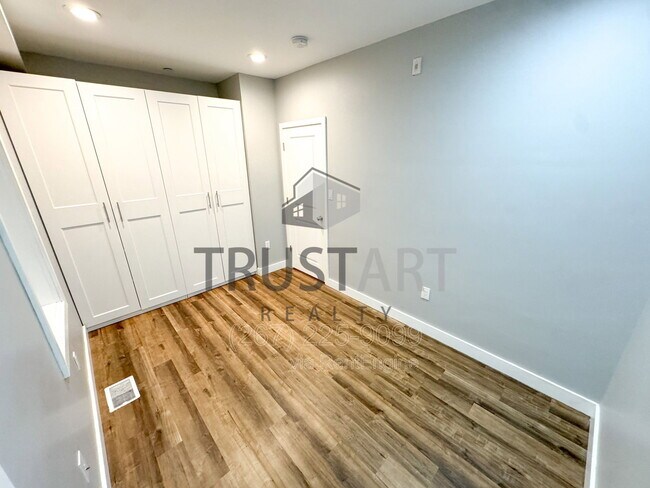 Building Photo - 1712 N Marshall St