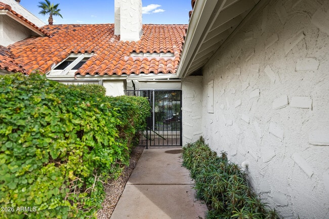 Building Photo - 7118 E Buena Terra Way