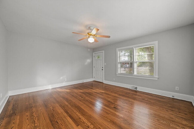 Building Photo - 2405 Jefferson Dr