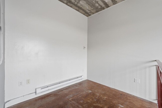 Building Photo - 360 W 300 S