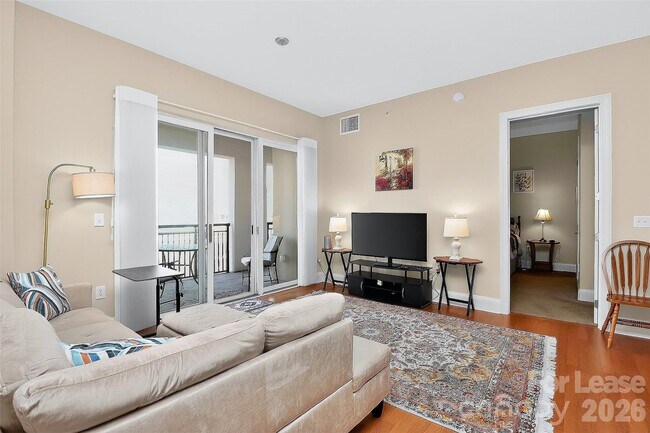 Building Photo - 4620 Piedmont Row Dr