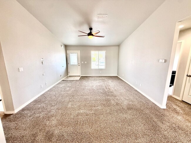 Building Photo - Stylish 3BR Home in Cerbat Vistas | Split Floor Plan, Covered Patio & 2-Car Garage!