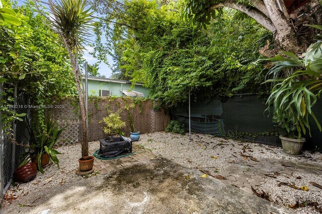 Building Photo - 3690 SW 9th Terrace