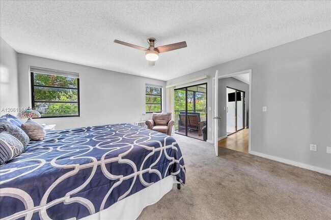 Building Photo - 2240 N Cypress Bend Dr