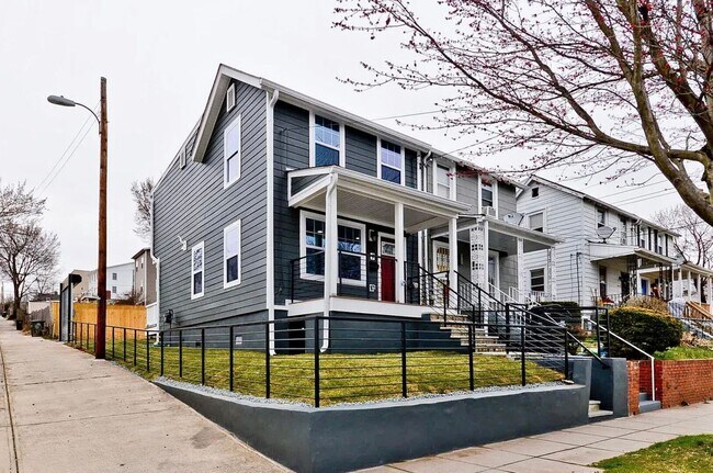 Building Photo - 4650 Hayes St NE