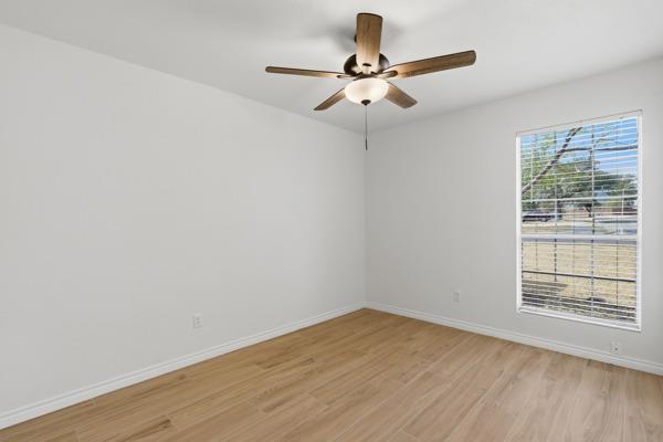 Building Photo - 300 Twin Oak Trail