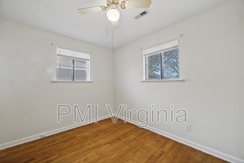 Building Photo - 430 Greenbriar Ave