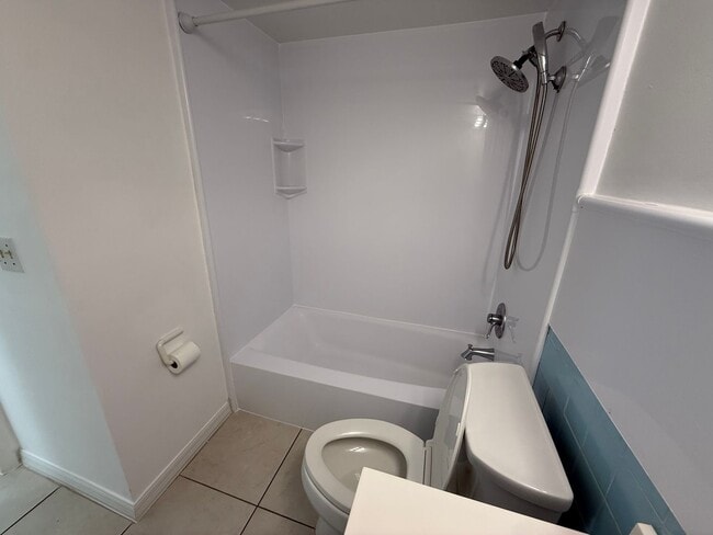 Building Photo - Freshly Remodeled - 1 Bedroom Unfurnished ...