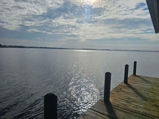 Building Photo - Two bedroom / Two Bath lake view home on L...