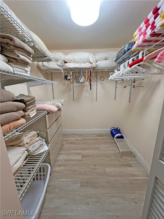 Building Photo - 15400 Cedarwood Ln