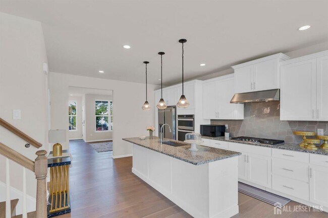 Building Photo - 29 Beachwood Dr
