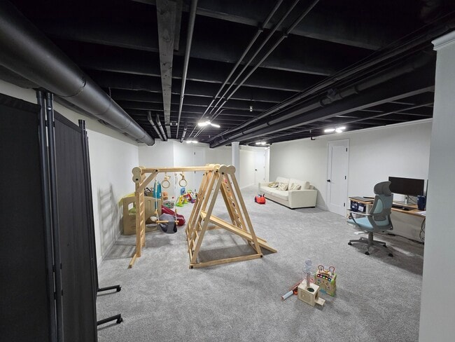 Building Photo - 2140 Weatherbee Ln