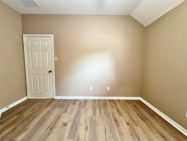 Building Photo - 23247 Dewflower Dr