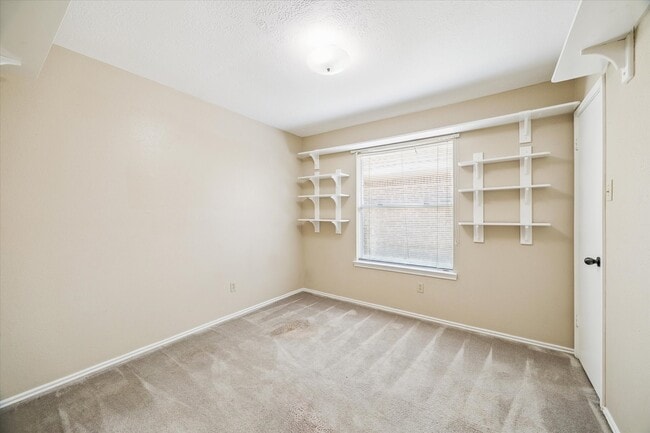 Building Photo - 16330 Leamington Ln
