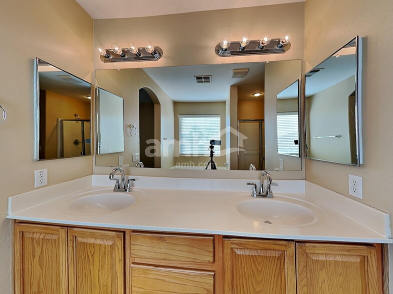Building Photo - 3221 S 93rd Ave
