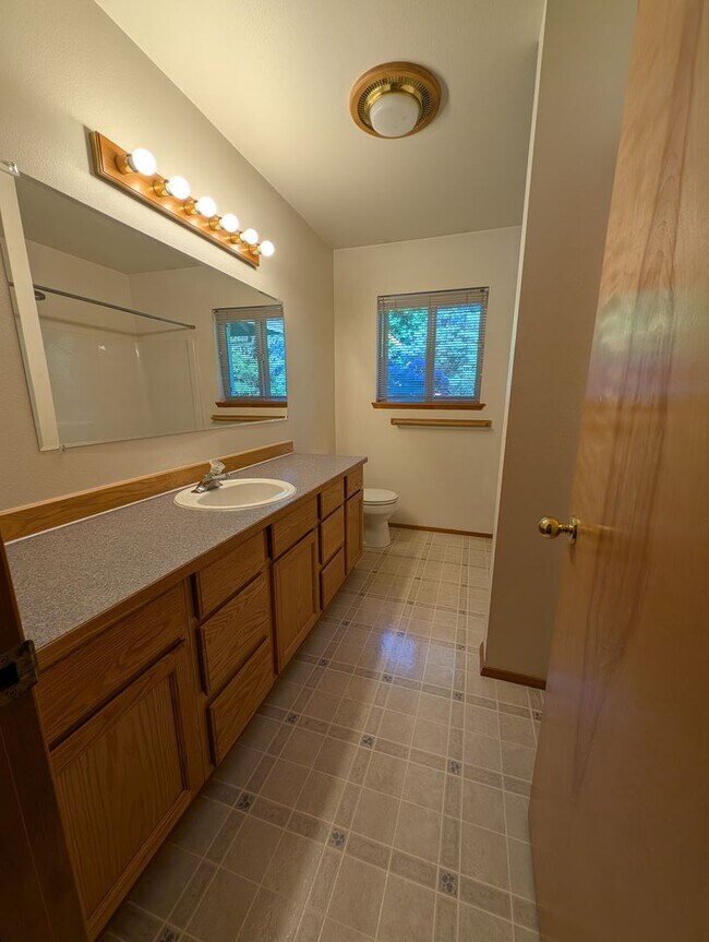 Building Photo - MUST SEE!! Spacious 2 Bedroom Duplex Close...