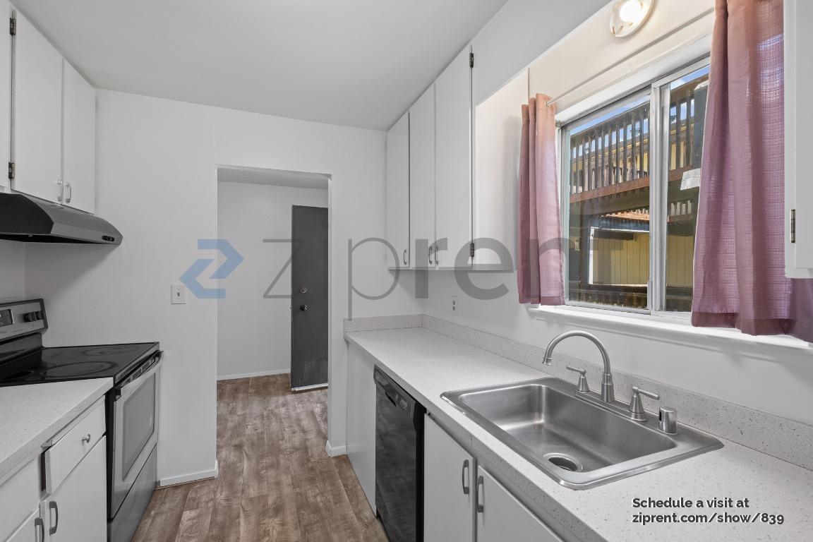Building Photo - Unit 28
