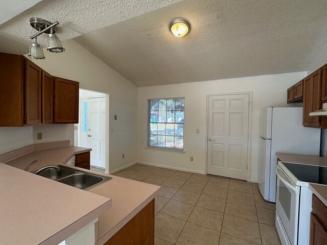 Building Photo - Welcome to this great 3/2 in Mandarin!