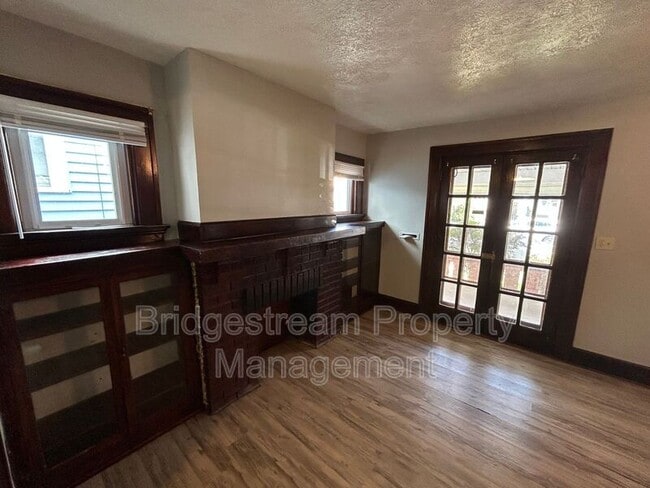 Building Photo - 51 S Sperling Ave