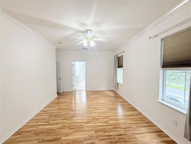 Building Photo - 902 Waterside Dr