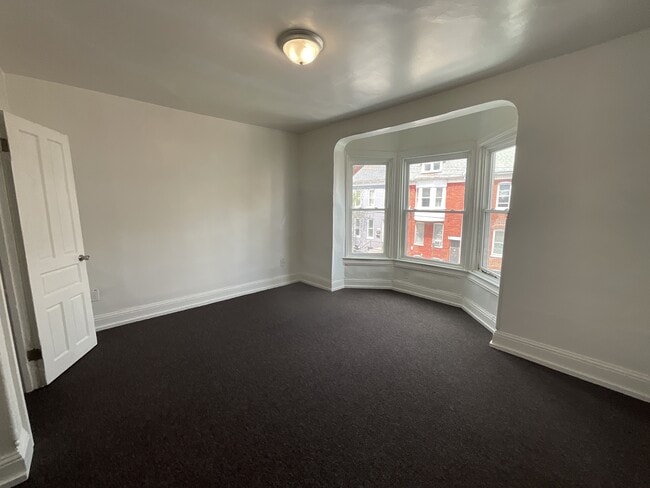 Building Photo - 330 Smyser St