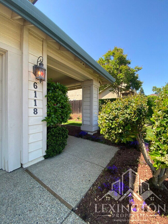 Building Photo - 6118 Cameo Dr