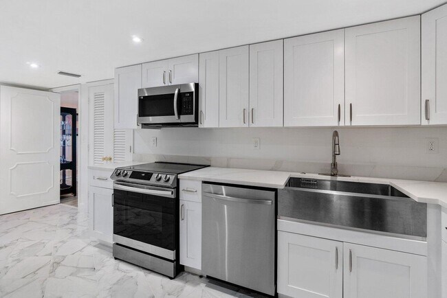Building Photo - 1151 N Fort Lauderdale Beach Blvd