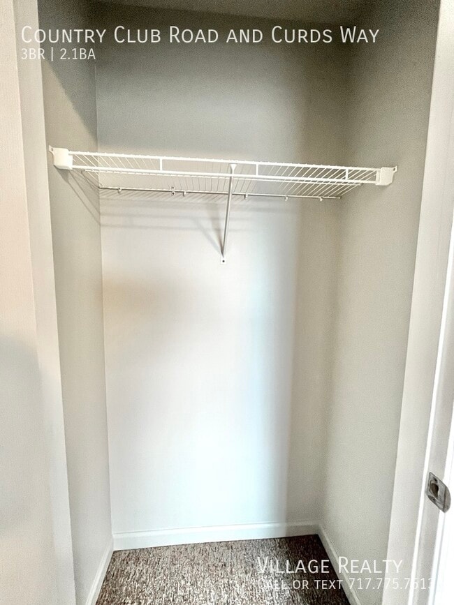 Building Photo - 703 Country Club Rd