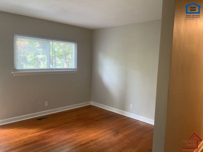 Building Photo - 304 Tunnel Blvd