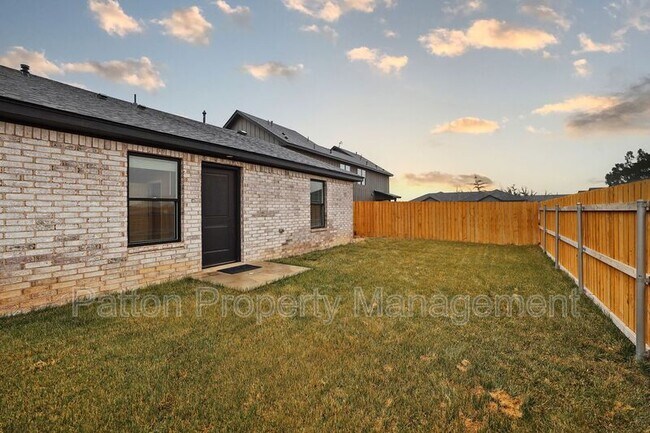 Building Photo - 14411 Periwinkle Dr