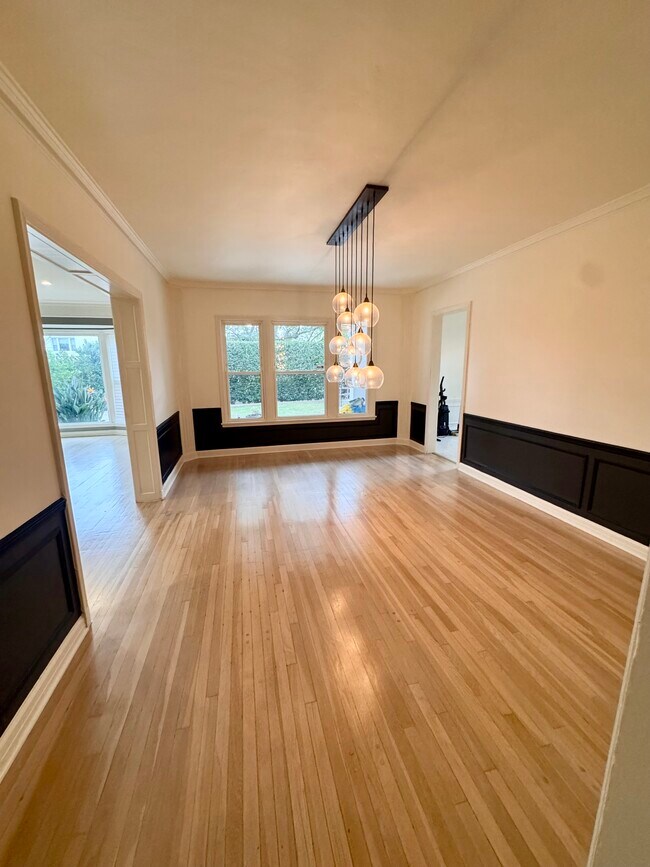 Building Photo - 1426 Hauser Blvd