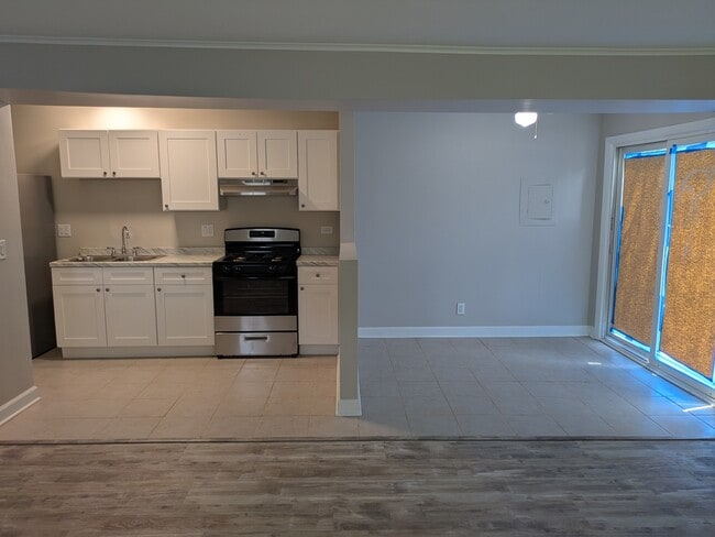 Building Photo - 16H Fernwood Dr