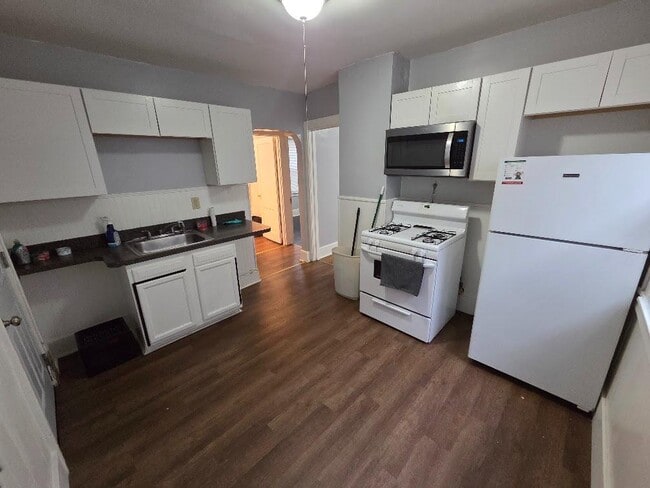 Building Photo - 416 Boyden St