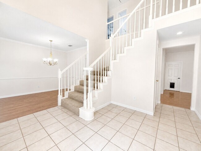 Building Photo - 709 Ridgemont Dr