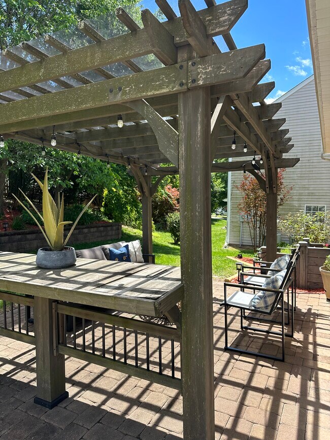 Building Photo - 5649 Winslow Ave NW