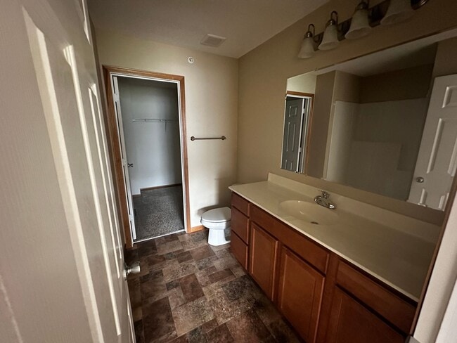 Building Photo - 3 Bed 3 Bath Townhome