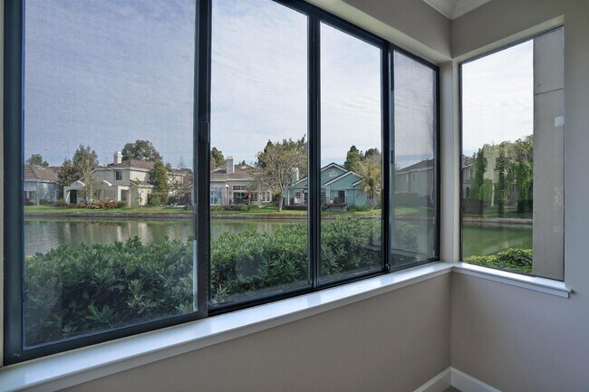 Building Photo - 530 Shorebird Cir