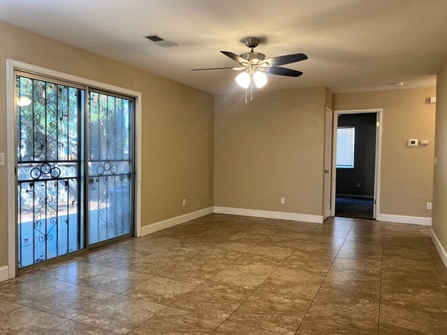 Building Photo - Cute home with fenced yard and driveway. A...