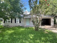 Building Photo - Beautiful Quiet Country Home