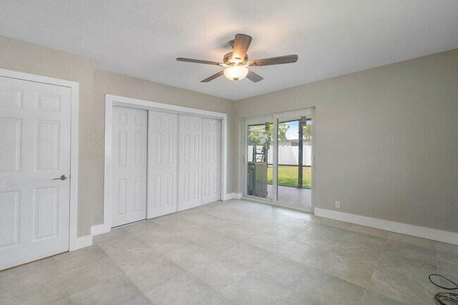 Building Photo - 245 SW 6th St