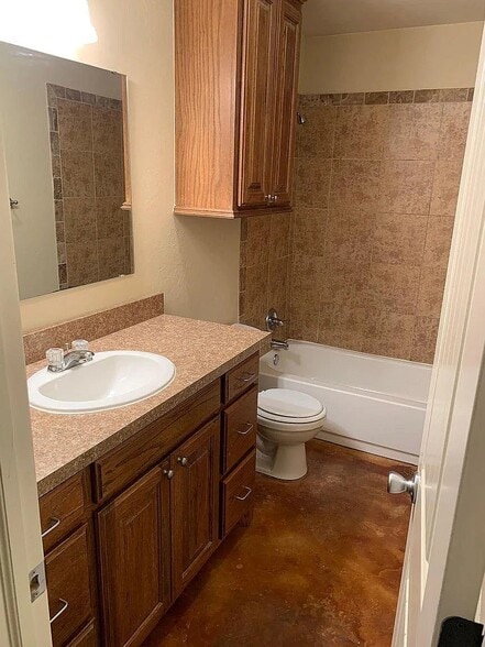 Building Photo - 345 Sterling Pointe Way