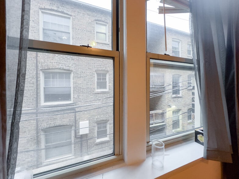 Building Photo - 2536 N Sawyer Ave