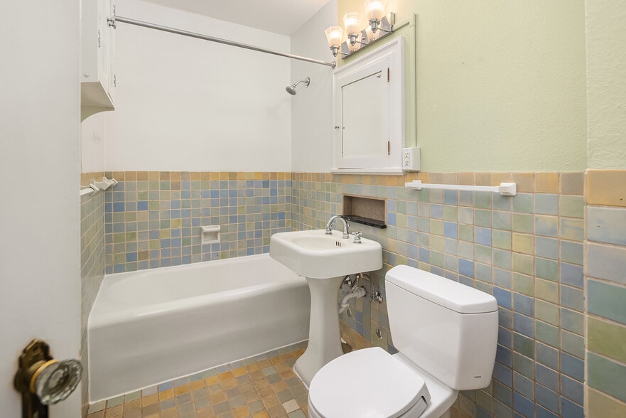 Building Photo - 1631 16th Ave