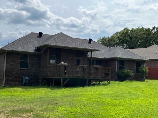 Building Photo - Nice Jacksonville Home Close to Little Roc...