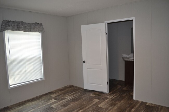 Building Photo - 121 Garlington Cir