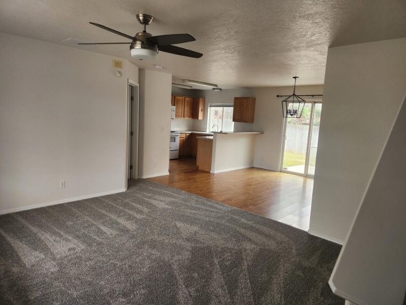 Building Photo - 1427 W Roberts Pl